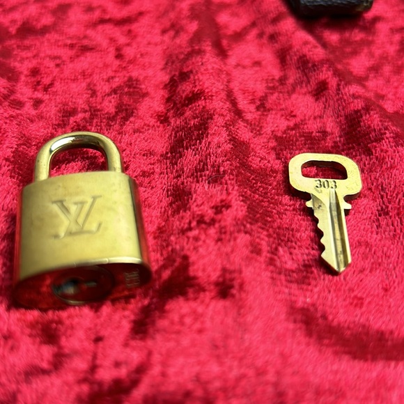 Louis Vuitton LV Lock And Key. Also included is a up cycle Keychain - Picture 6 of 8